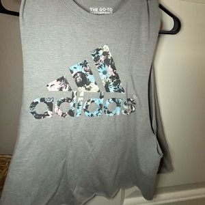 Aida’s cropped performance T-shirt